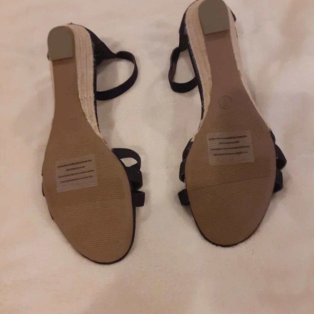 Merona 7 Medium Black Sandle w/Zipper Back & Buckles At Ankles - Picture 4 of 4
